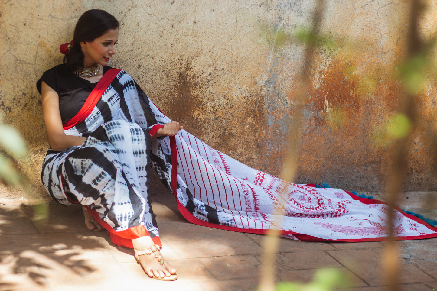 Exclusive Tie Dye Cotton Mul Saree With Handpainted Warli Art (Peacock)