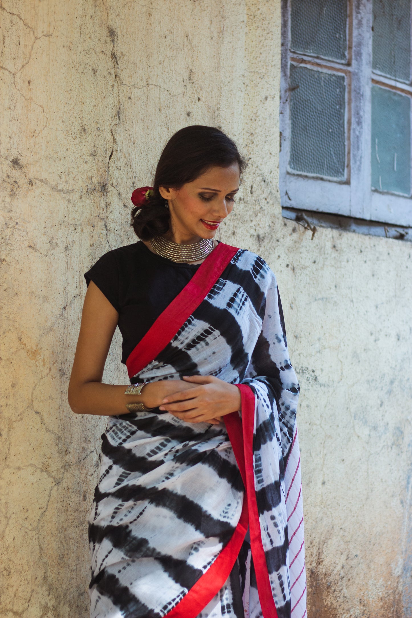 Exclusive Tie Dye Cotton Mul Saree With Handpainted Warli Art (Peacock)