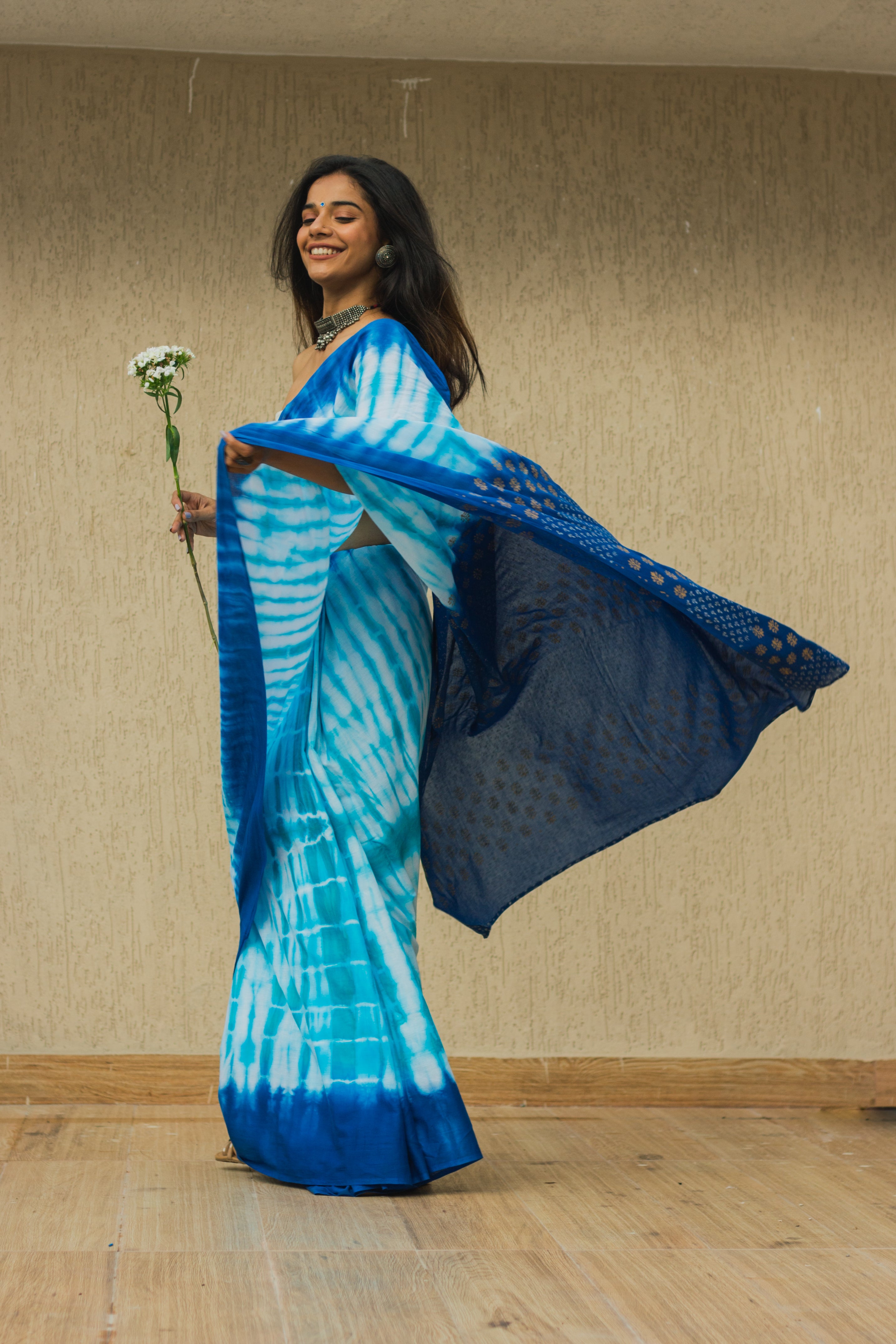 In A Pretty Tie-Dye Saree, Kiara Advani Gives Us Ethnic Inspiration